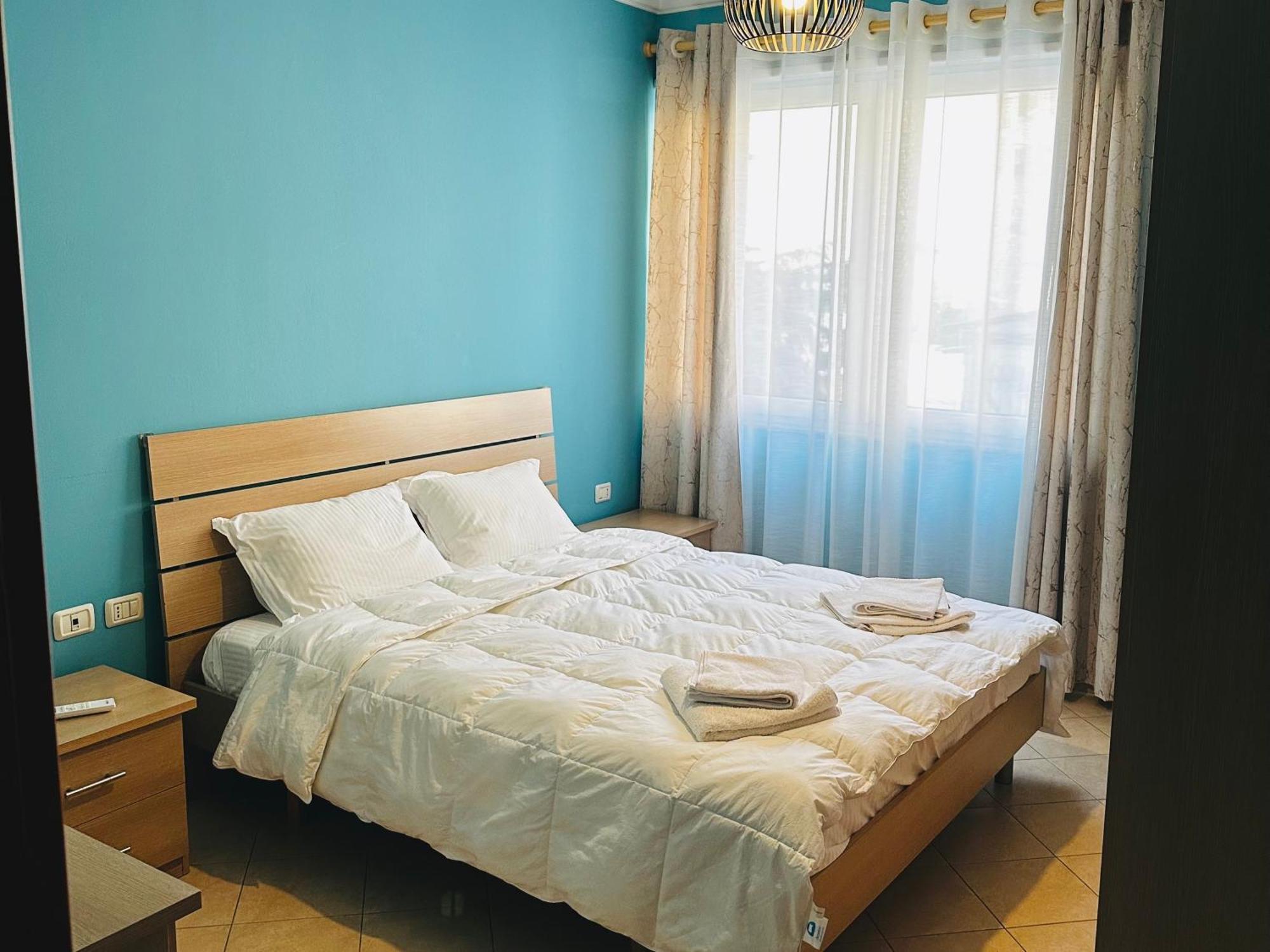 Quiet & Spacious City Center Apartment - 4 Min Walk Tiranë Eksteriør bilde