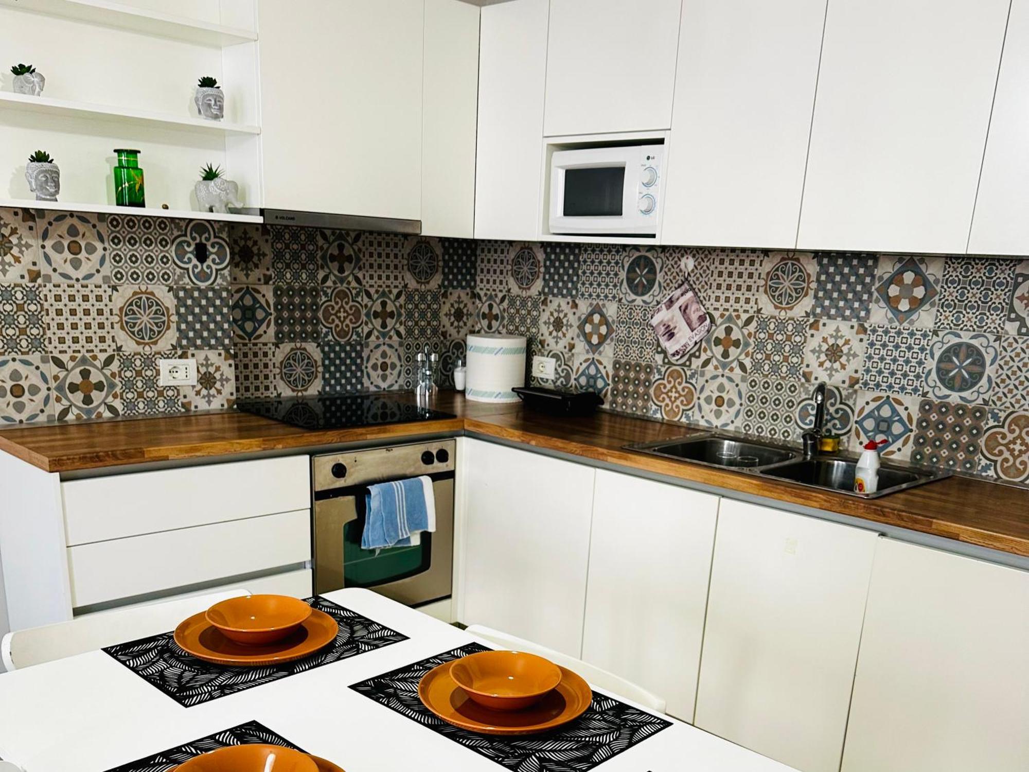 Quiet & Spacious City Center Apartment - 4 Min Walk Tiranë Eksteriør bilde